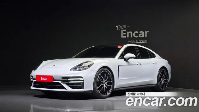 Porsche Panamera 2021