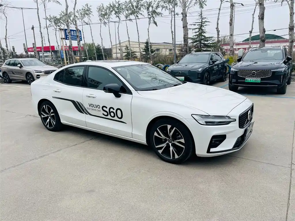 Volvo S60 2024