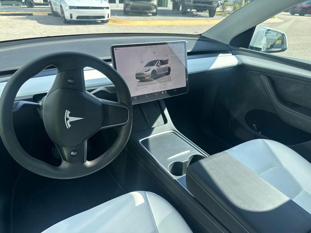 Tesla Model Y 2024