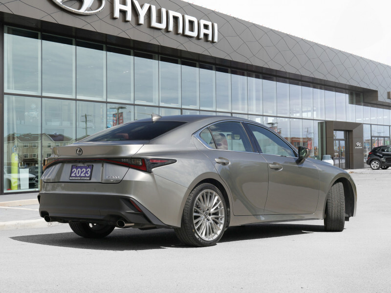 Lexus IS 2023
