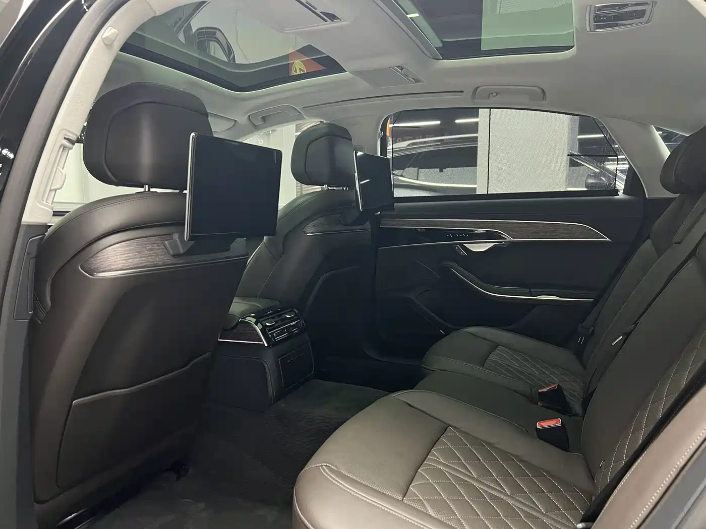 Audi A8 2024