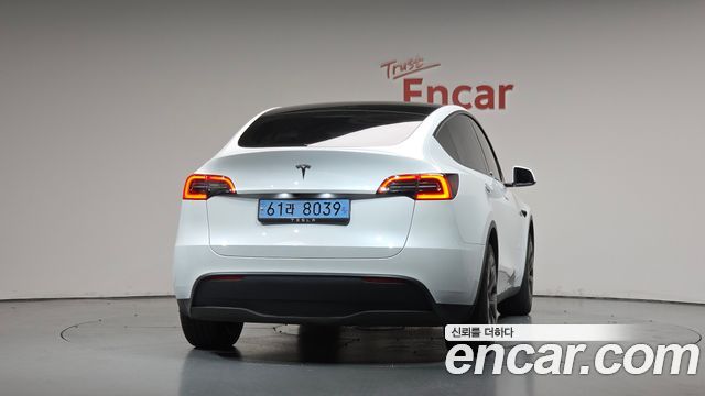 Tesla Model Y 2024