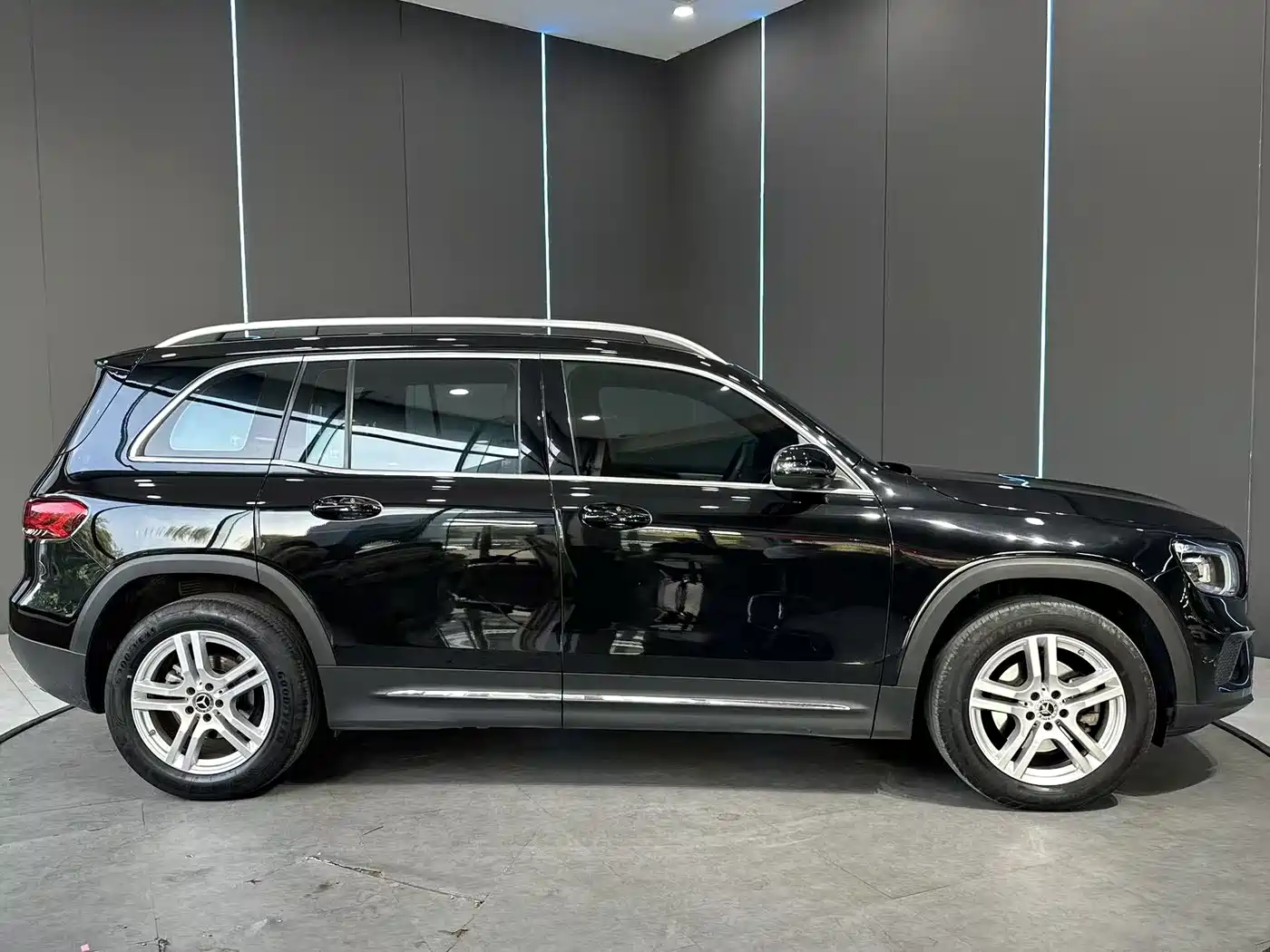 Mercedes-Benz GLB 2023