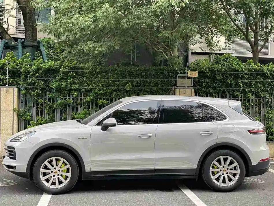 Porsche Cayenne 2021