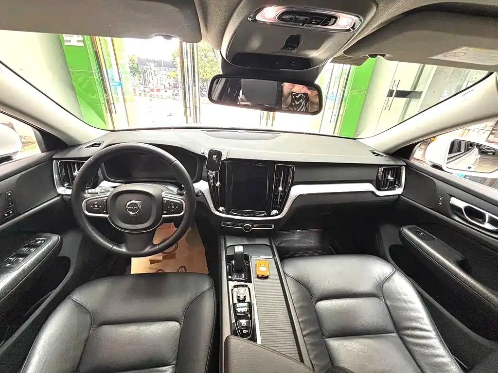Volvo V60 2020
