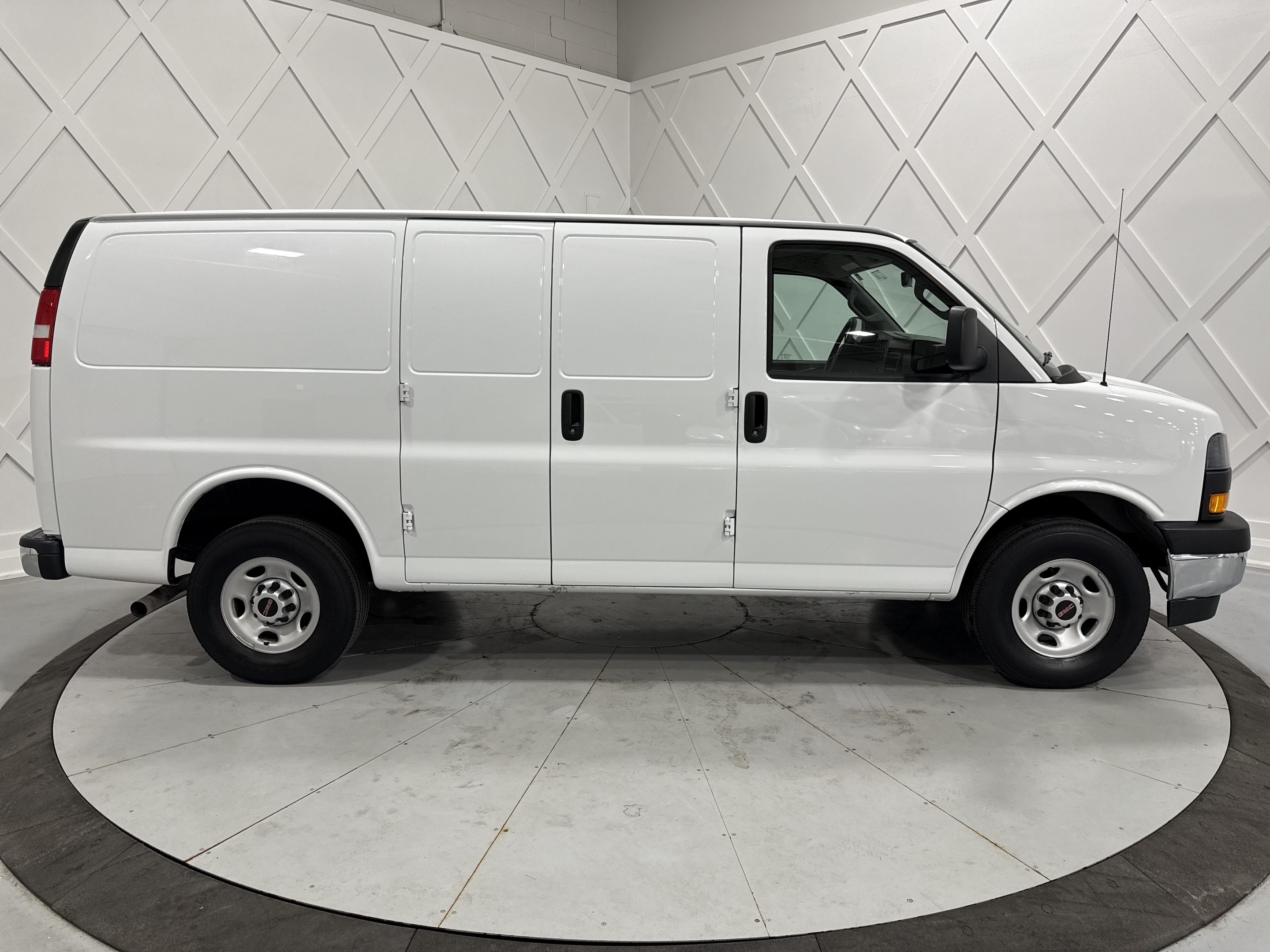 GMC Savana 2024