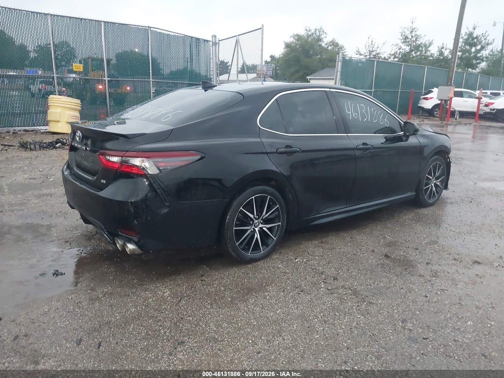 Toyota Camry 2021