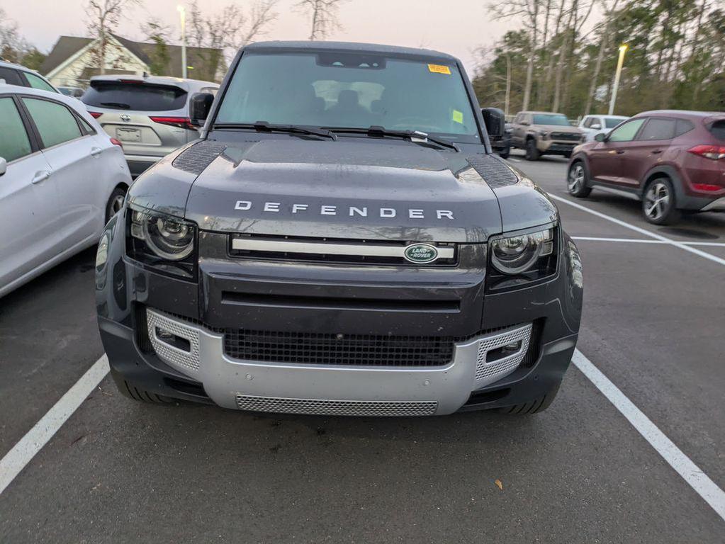 Land Rover Defender 2025