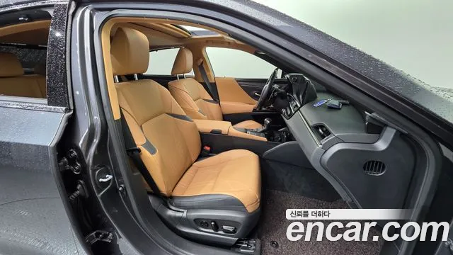 Lexus ES 2022