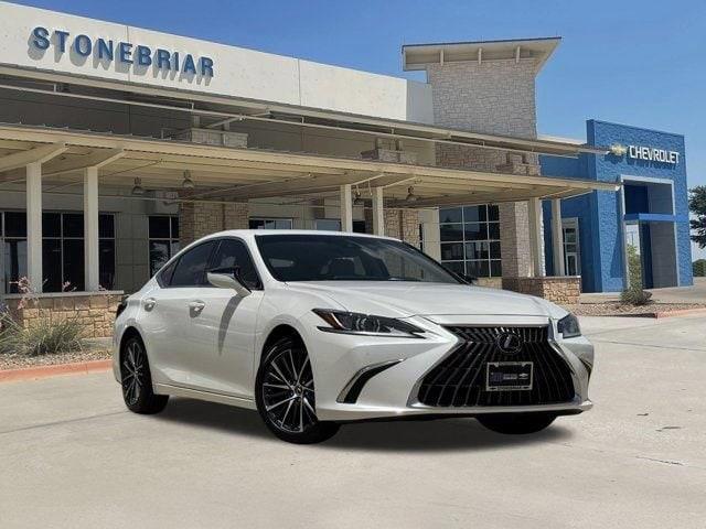 Lexus ES 2025