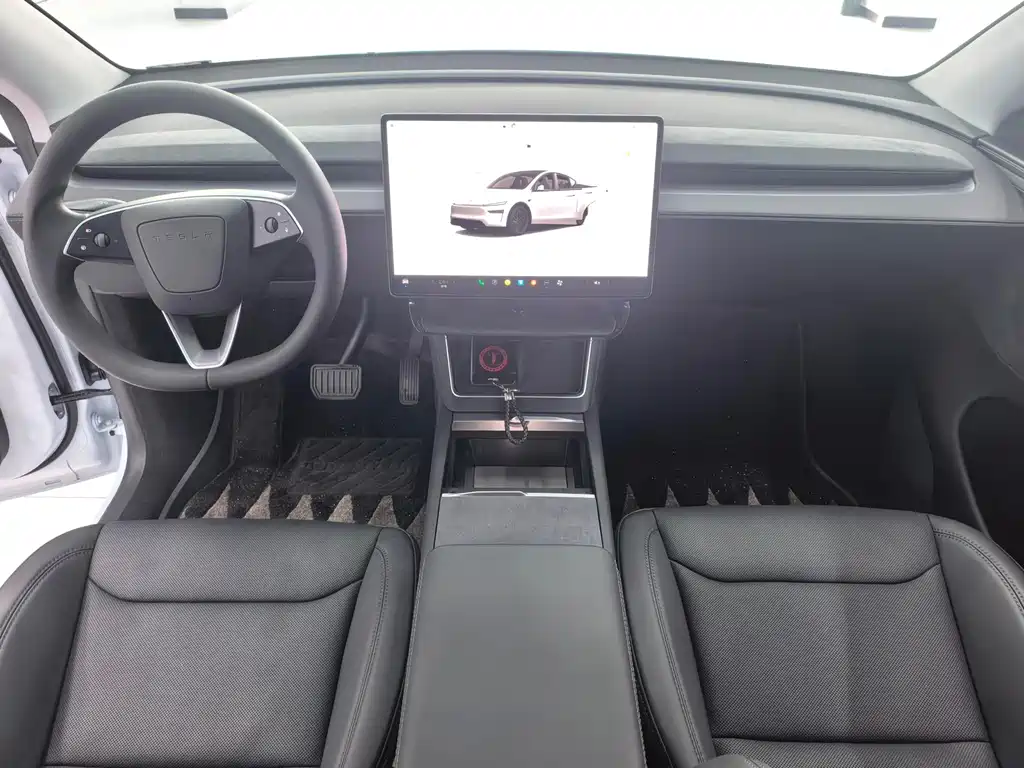 Tesla Model Y 2025