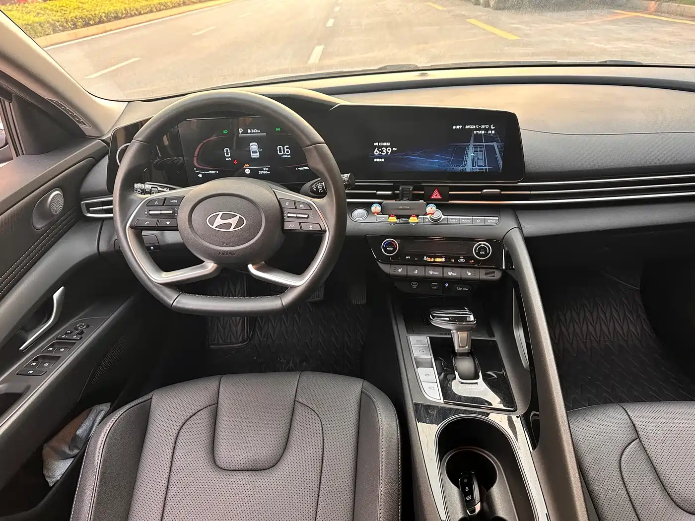 Hyundai Elantra 2024