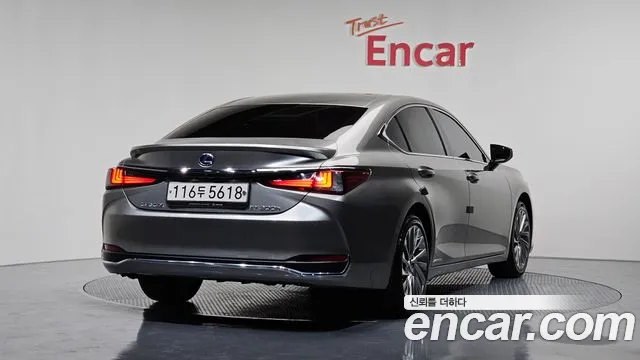 Lexus ES 2020