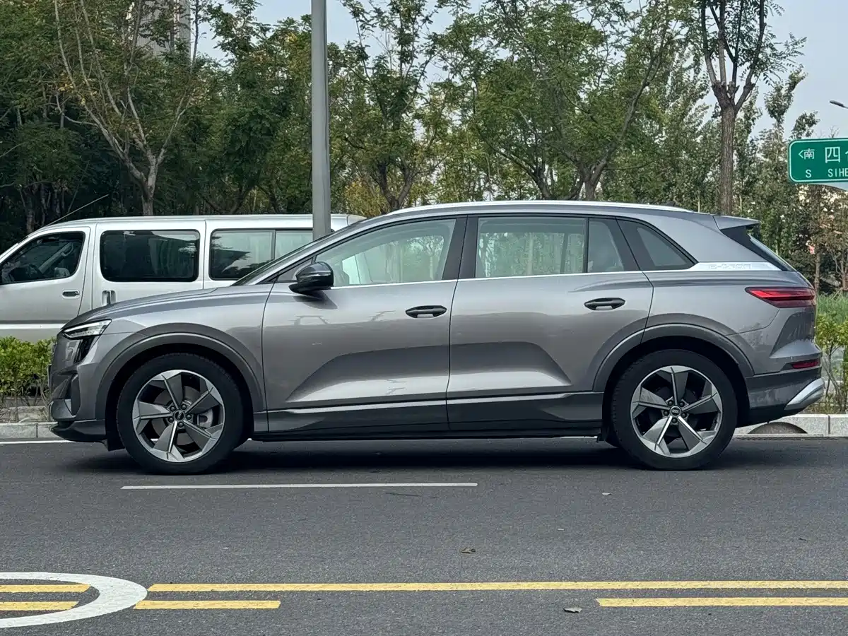 Audi Q5 e-tron 2023
