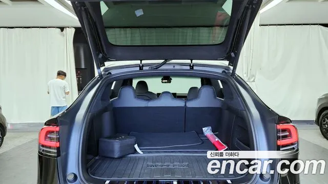 Tesla Model X 2024