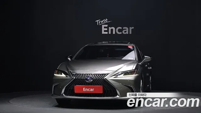 Lexus ES 2020