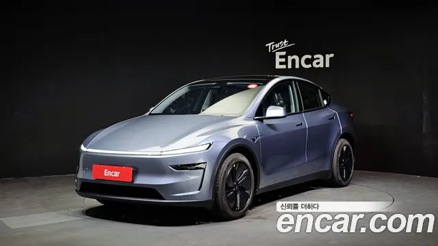 Tesla Model Y 2025