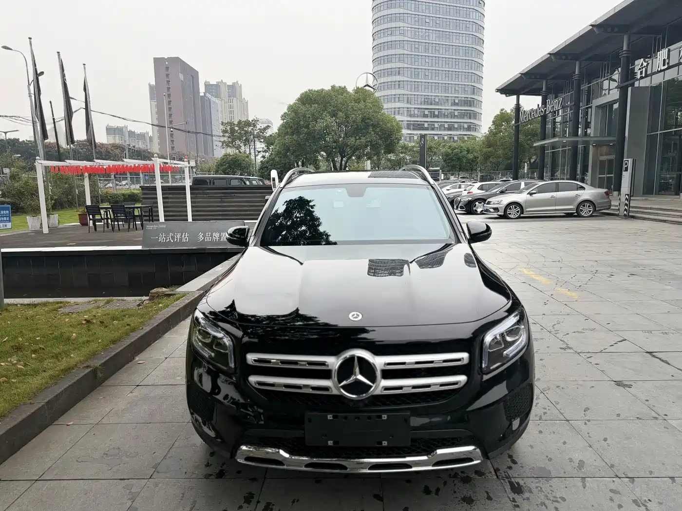 Mercedes-Benz GLB 2023