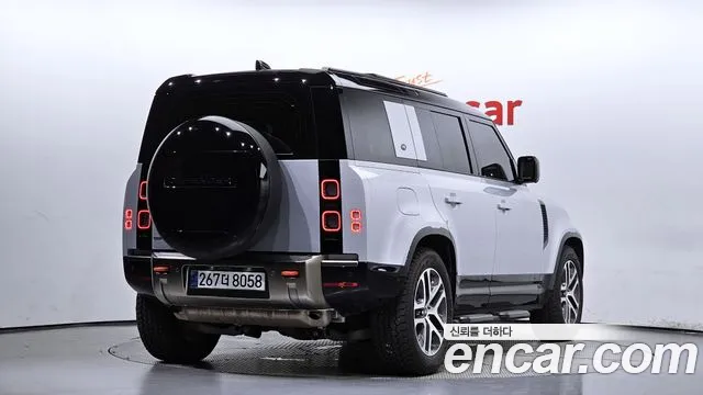Land Rover Defender 2024