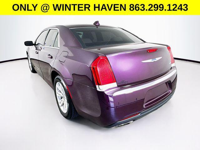 Chrysler 300 2021