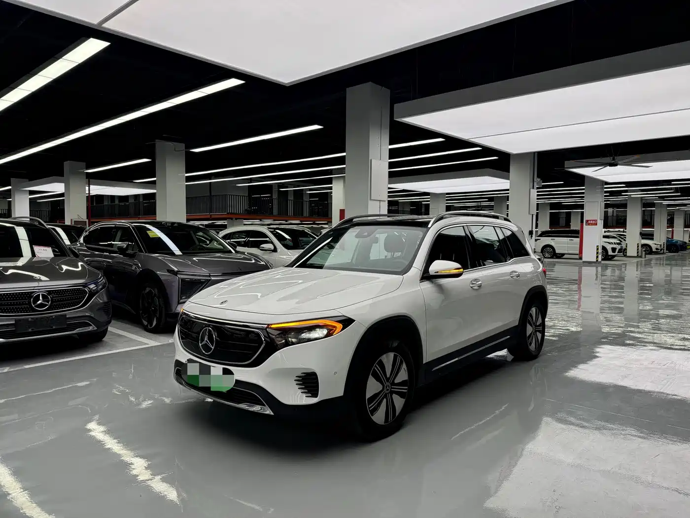Mercedes-Benz EQB 2023