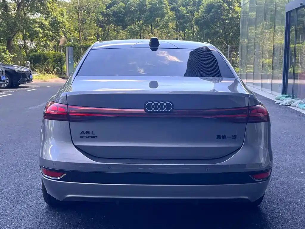 Audi e-tron 2025