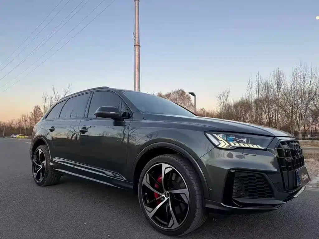 Audi SQ7 2025
