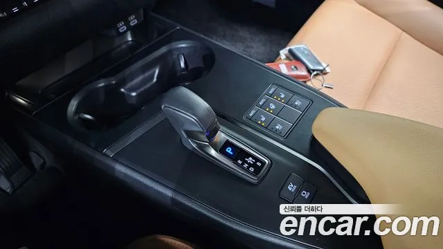Lexus UX 2024