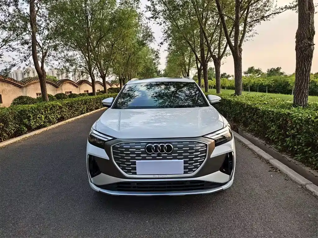 Audi Q4 e-tron 2024