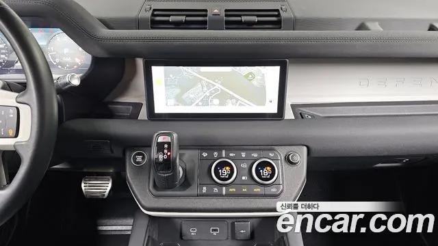 Land Rover Defender 2022
