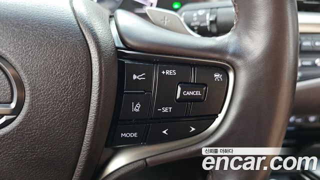 Lexus ES 2021