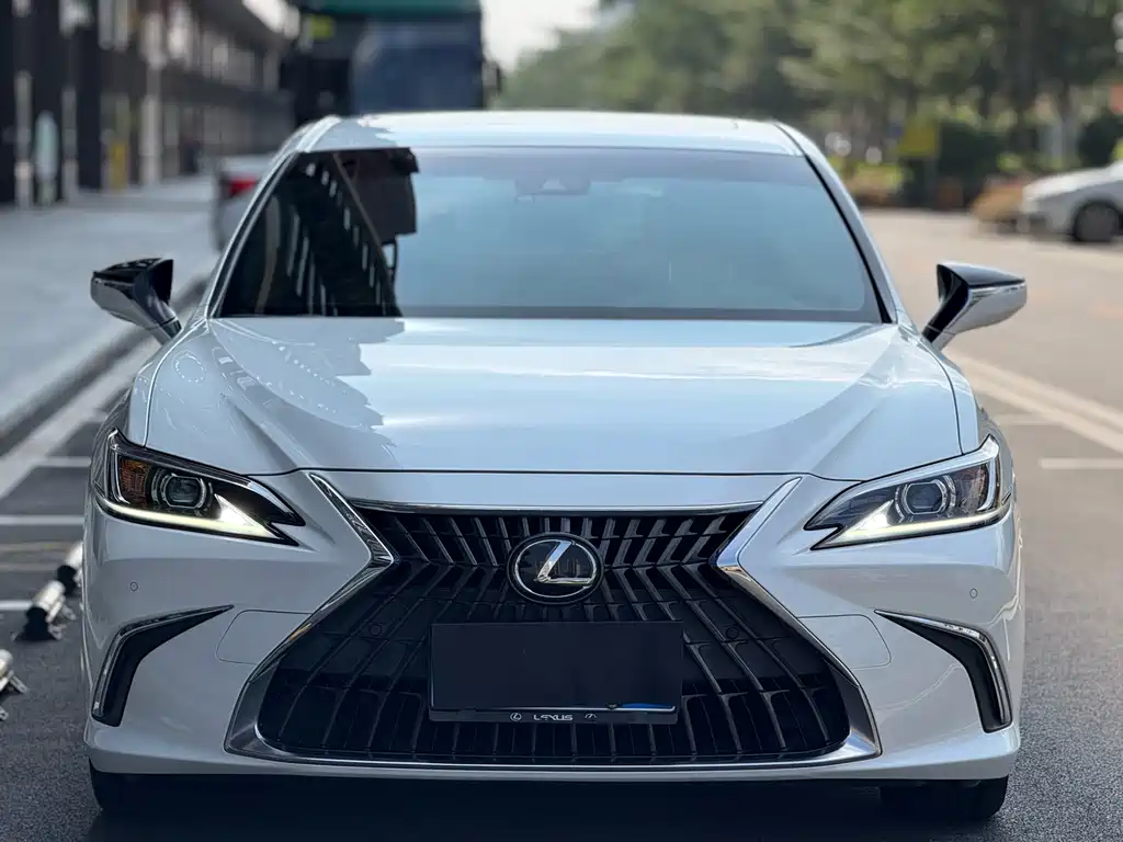 Lexus ES 2022