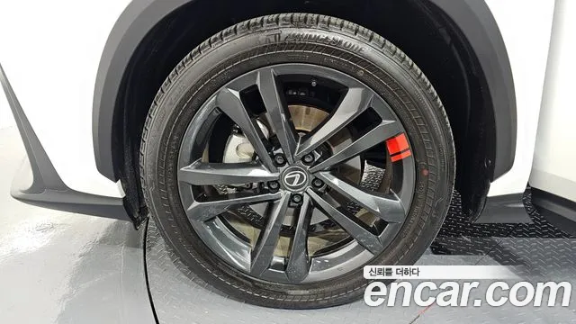 Lexus NX 2023