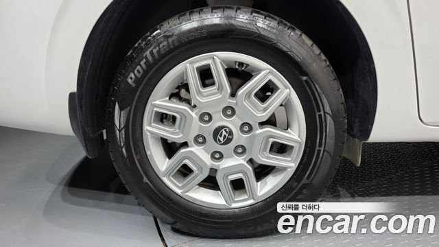 Hyundai Staria 2025
