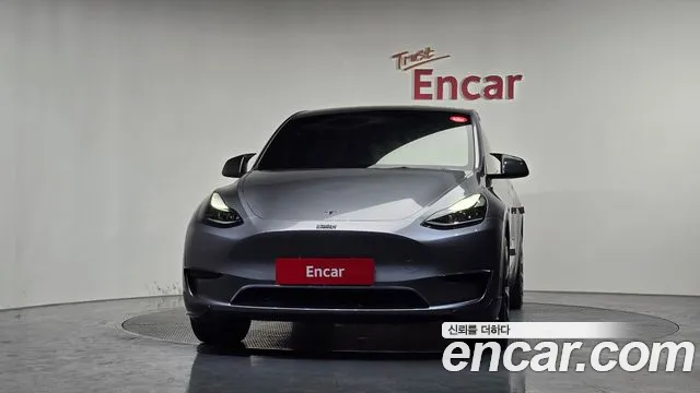 Tesla Model Y 2025