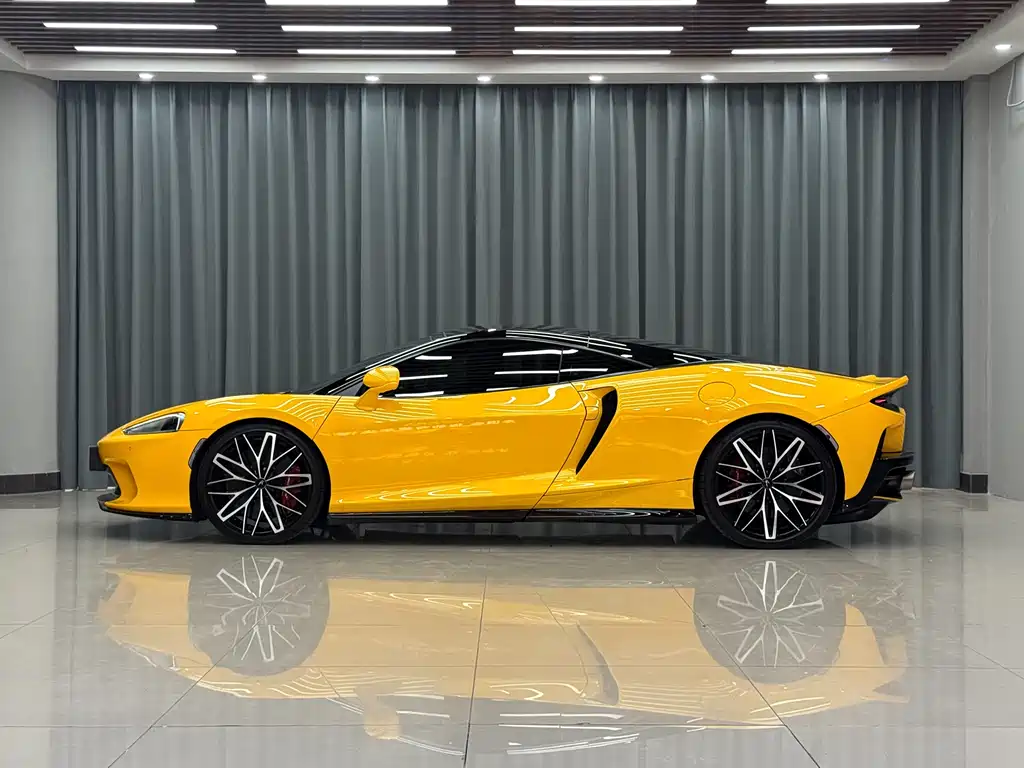 McLaren GT 2022