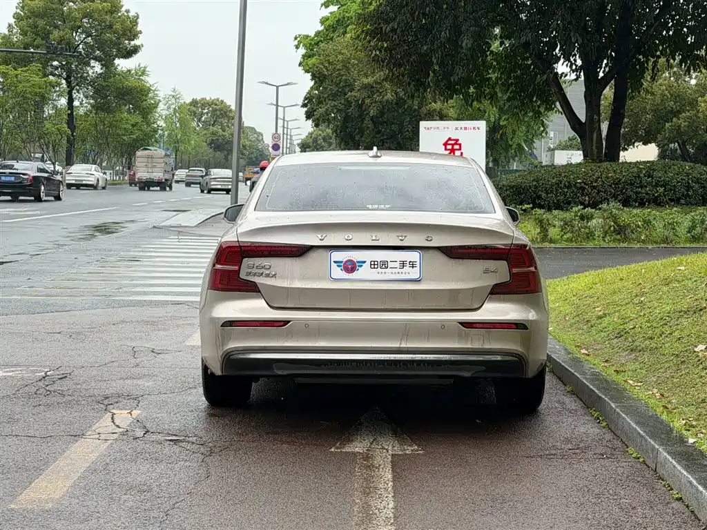 Volvo S60 2023
