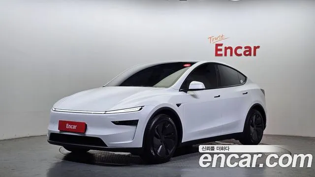 Tesla Model Y 2025