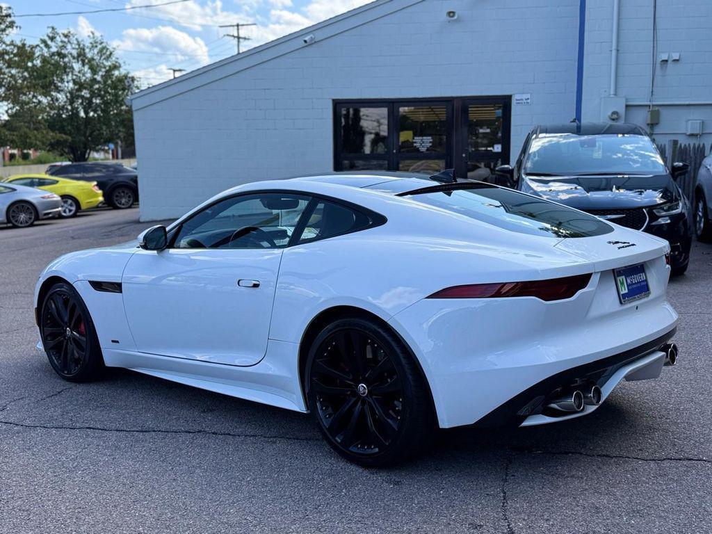 Jaguar F-Type 2024