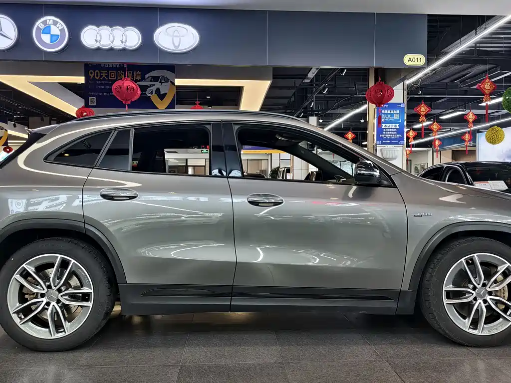Mercedes-Benz GLA AMG 2021