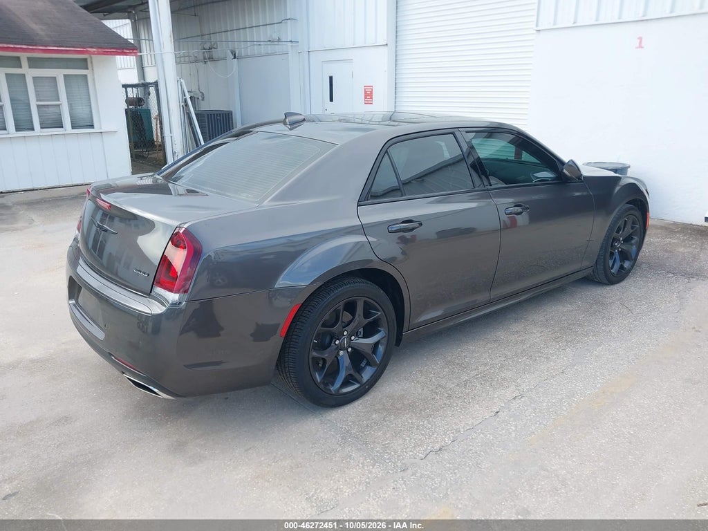 Chrysler 300 2023