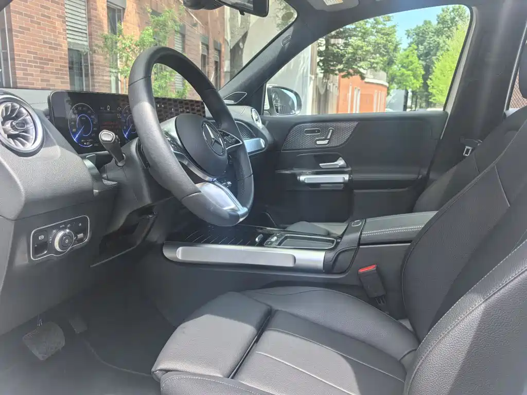 Mercedes-Benz EQB 2025