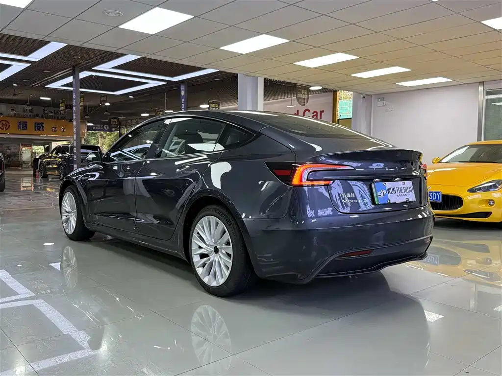 Tesla Model 3 2024