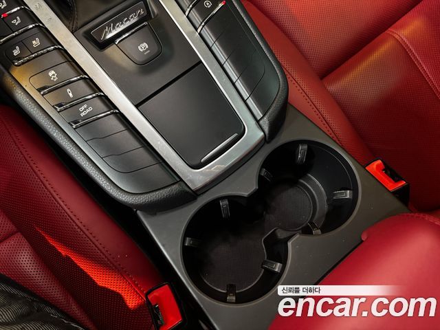 Porsche Macan 2021