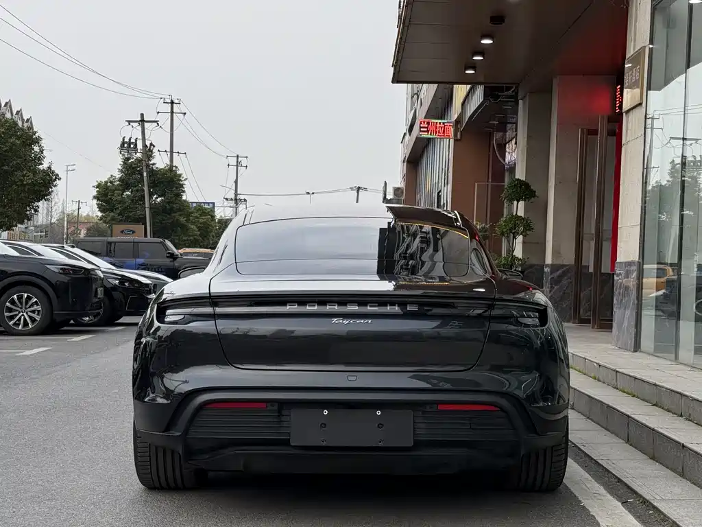 Porsche Taycan 2021
