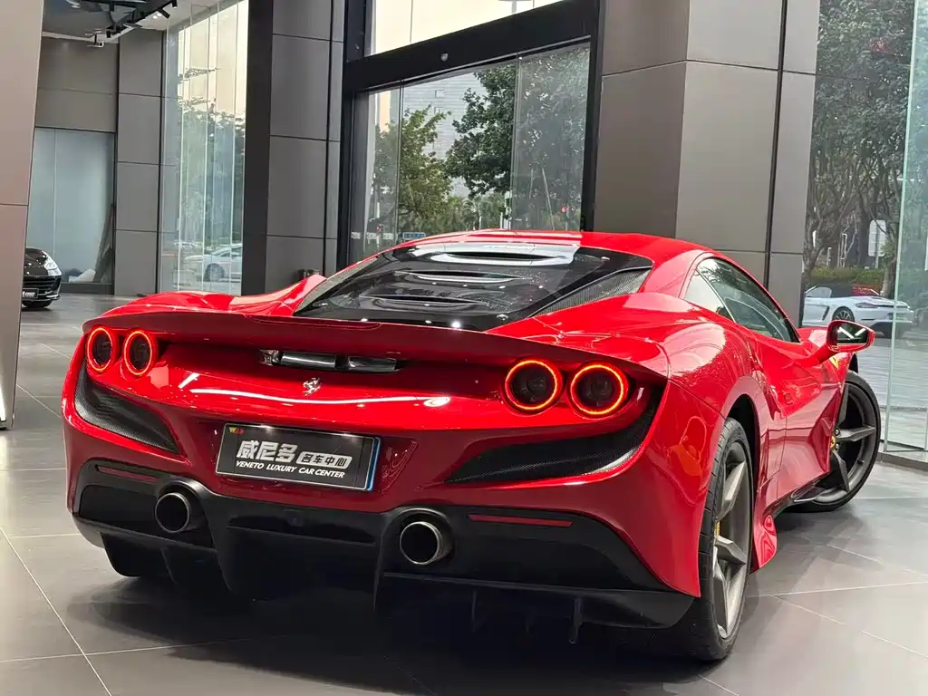 Ferrari F8 2022