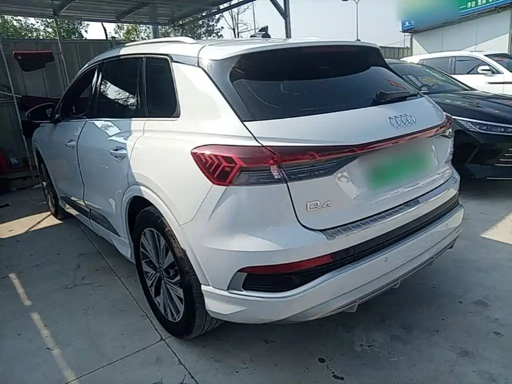 Audi Q4 e-tron 2024