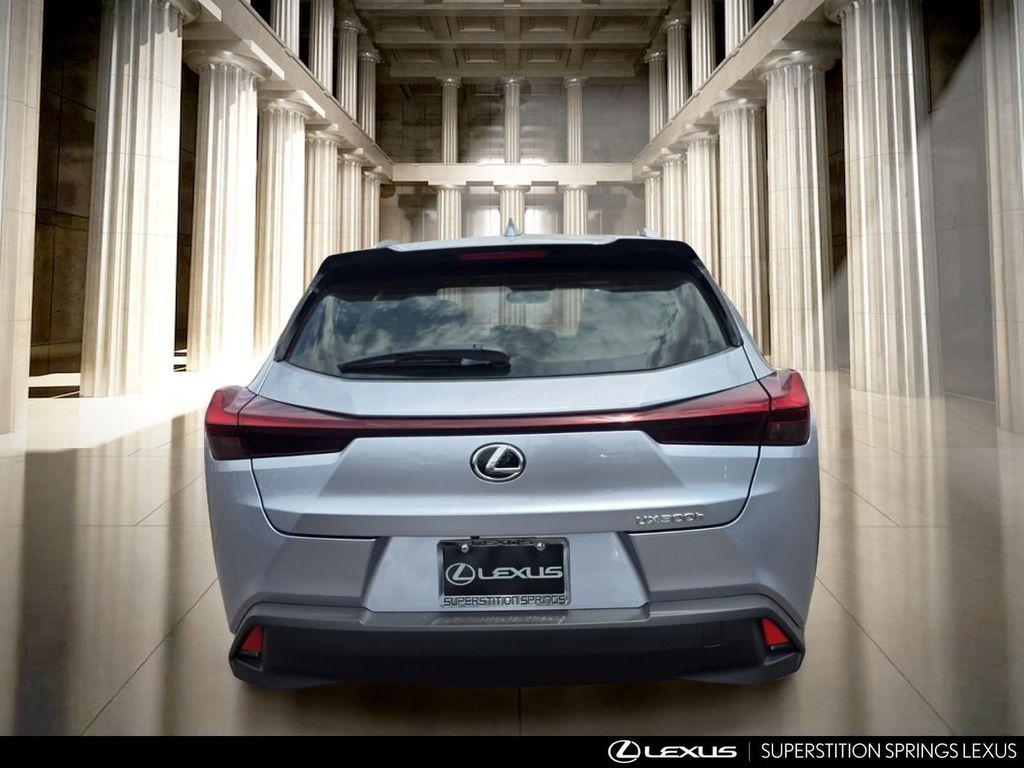 Lexus UX 2026