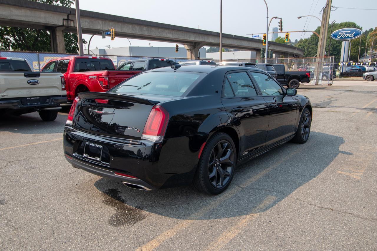 Chrysler 300 2023