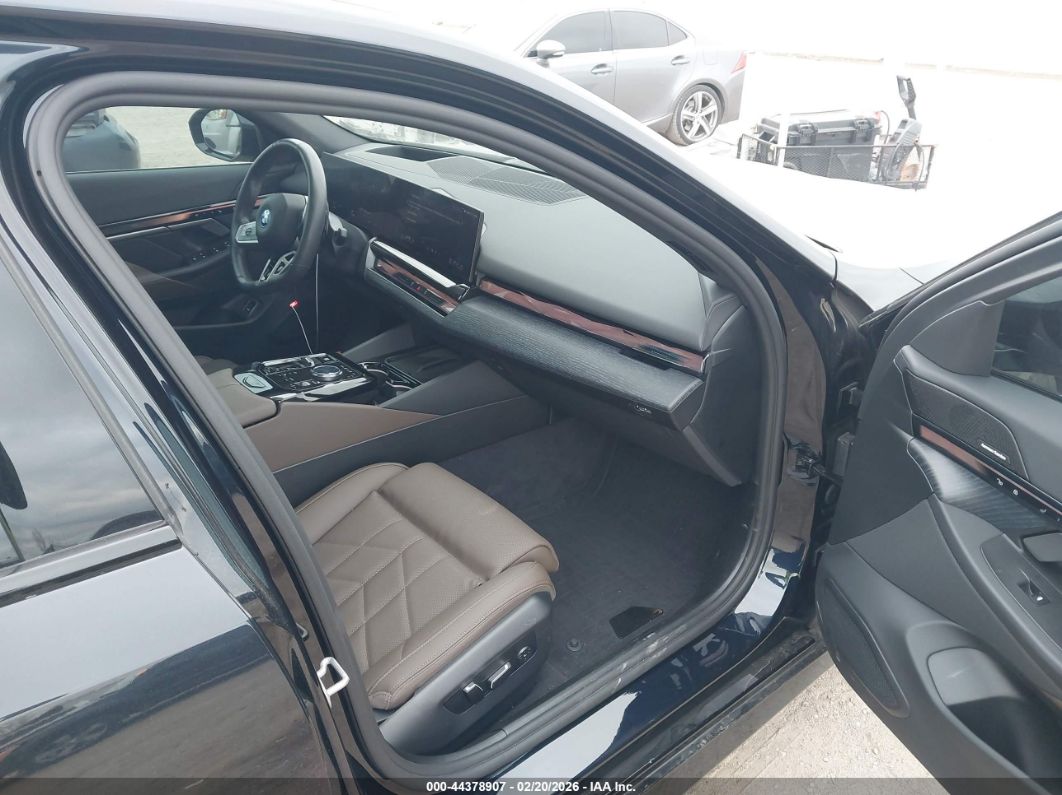 BMW 550 2025